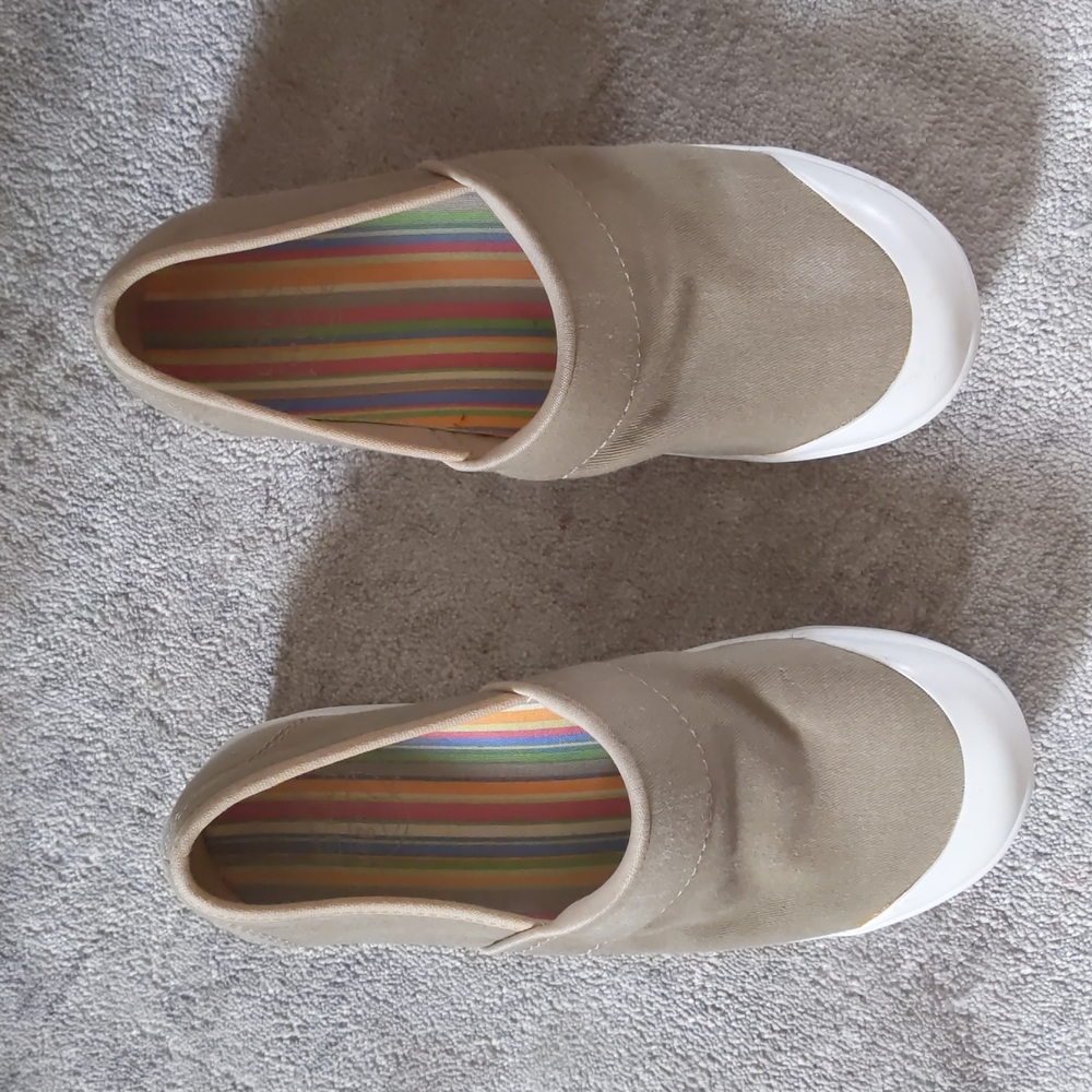 Dansko Vesta Canvas Khaki/White Clogs size 37 6.5-7